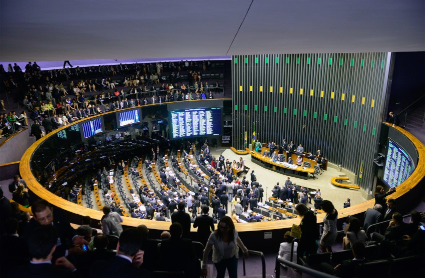 Câmara dos Deputados está no limite do tempo para aprovar a Reforma Política com validade para 2018