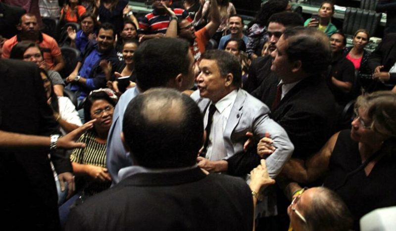Flagrante Deputados Vicente Lopes e David Almeida Briga