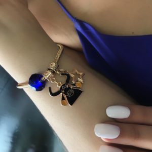 A venda de colar e pulseira está prevista para o dia 19 de abril