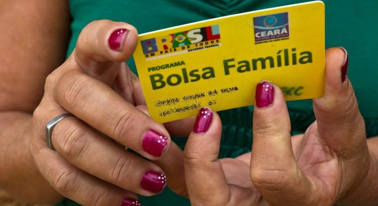 GOVERNO REAJUSTA BOLSA FAMILIA