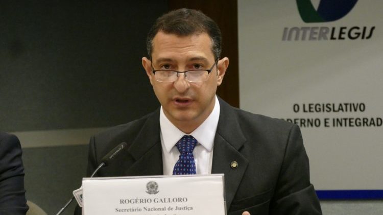 CONCURSO PF EDITA SALARIOS GALLORO