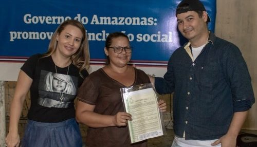 FAMILIAS COMEMORAM PROPRIEDADE DE TERRAS TITULOS DEFINITIVOS
