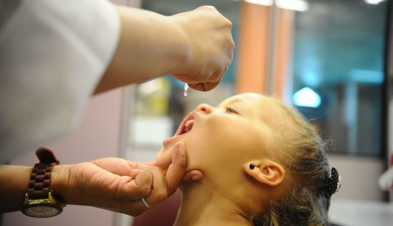 CIRURGIAO-DENTISTA POLIO VACINACAO