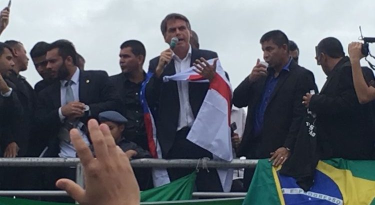 Ida de Bolsonaro ao AM é aposta que vencedor no estado sempre se elege