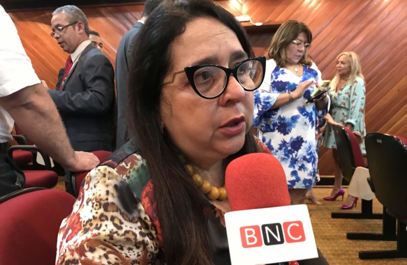 Em campanha por vaga de ministra, Leda vai à posse de Dino