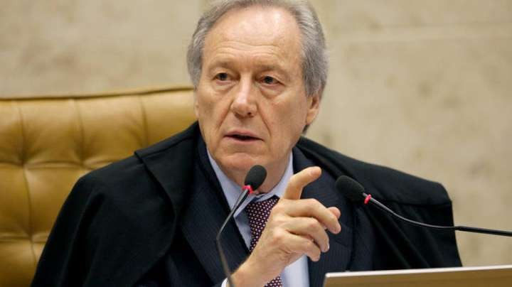 STF cassa liminar de TJ e suspende vacinação de policial e professor