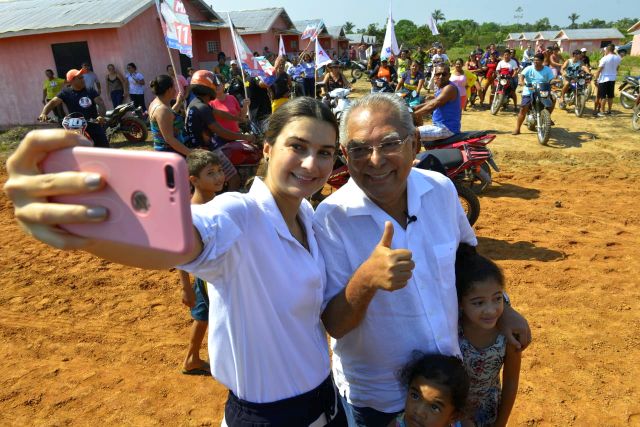 Conforme o Ibope, Amazonino tem a preferência de 30% dos eleitores e deve ir ao segundo turno