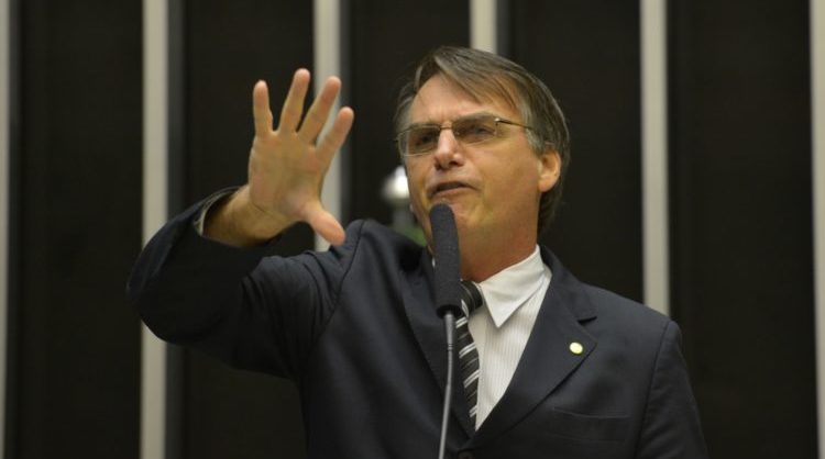 Bolsa de Valores tem alta e mercado do dólar reage com baixa após 1º turno