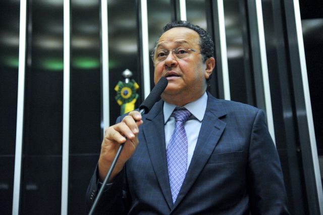 Dos oito deputados federais do Amazonas da atual legislatura, apenas Átila Lins e Silas Câmara se reelegeram