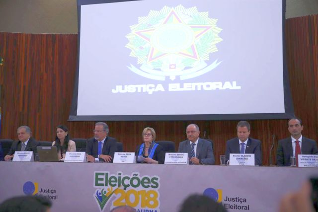 Entrevista sobre notícias falsas em redes sociais
