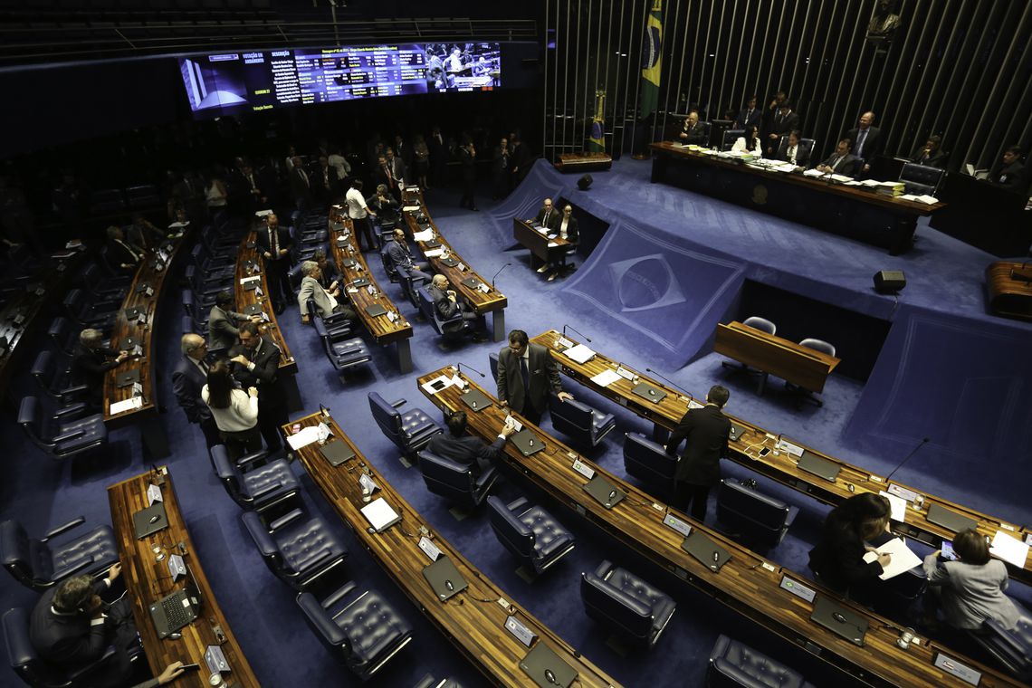 No Senado Federal apenas 8, dos 33 que tentaram a reeleição, vão continuar