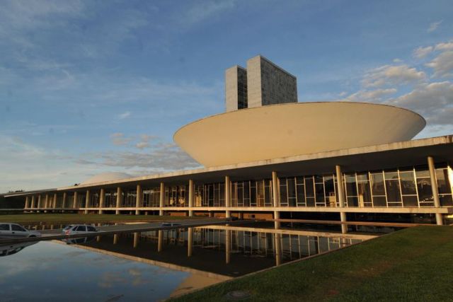 Deputados federais e senadores têm limite R$ 15,4 milhões para suas emendas