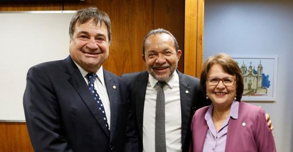 Eron Bezerra (PCdoB) toma posse na Câmara
