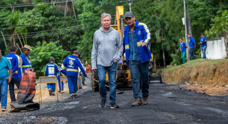 Prefeito Arthur volta a fiscalizar obras