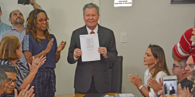Prefeito Arthur convoca 900 aprovados do concurso da Semed