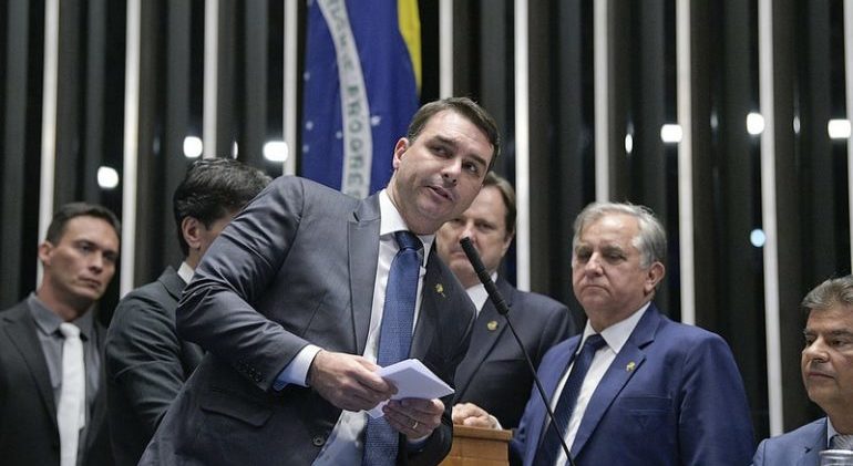 STF nega a Flávio Bolsonaro acesso ao depoimento de Paulo Marinho