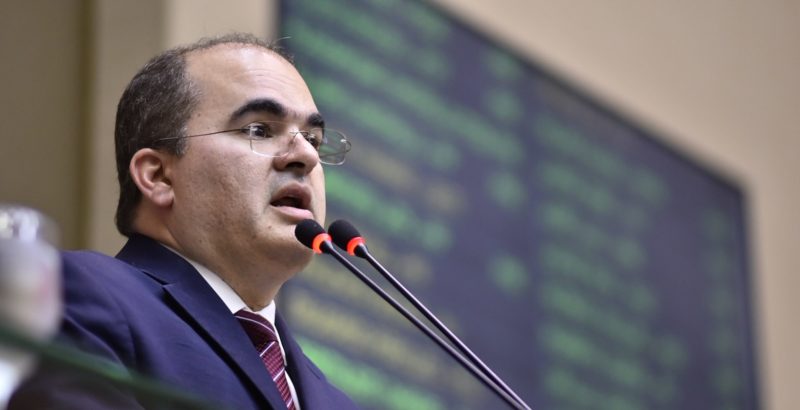 Ricardo Nicolau anuncia fim da carreira política