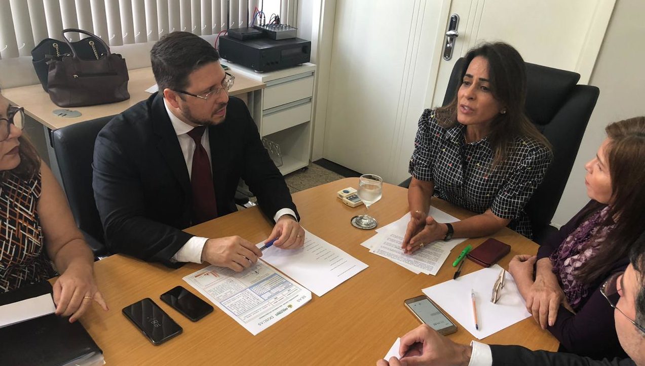 Carlos Almeida e Elisabeth Valeiko