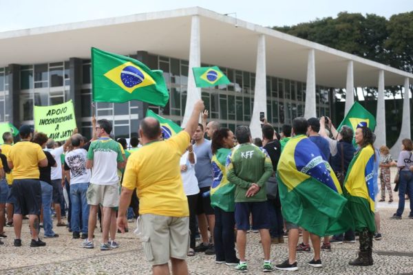 Megacarreata Protesto