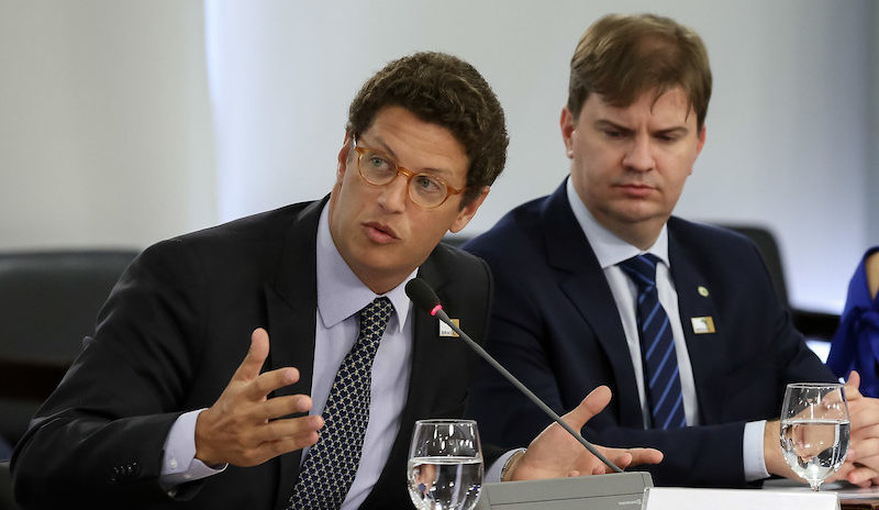 Salles aponta que pobreza causa os crimes ambientais no país