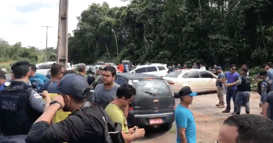 AM-010 bloqueada por taxistas
