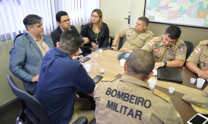 Bombeiros assumem hospital