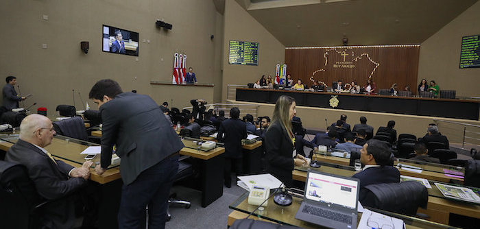 Justiรงa barra tentativa de deputado de suspender sessรฃo do impeachment