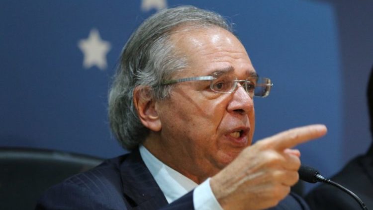 Servidores públicos vão processar Paulo Guedes