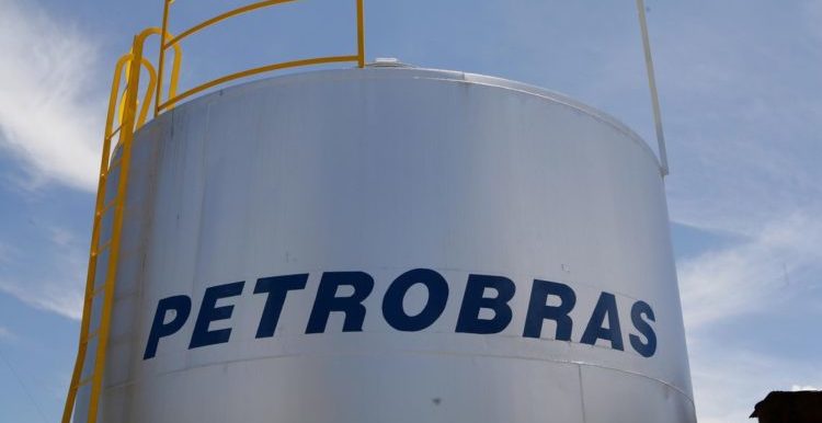 gasolina, sobe,acumula, 68, petrobras