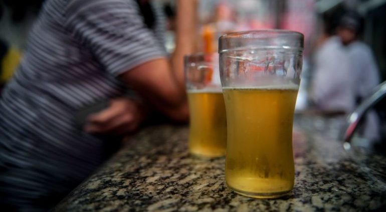 Falta de cerveja em supermercados preocupa setor varejista