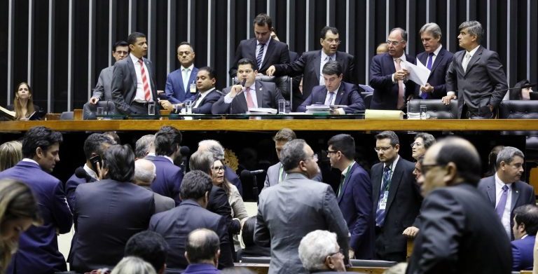 Pesquisa diz que 70% dos líderes no Congresso descartam impeachment
