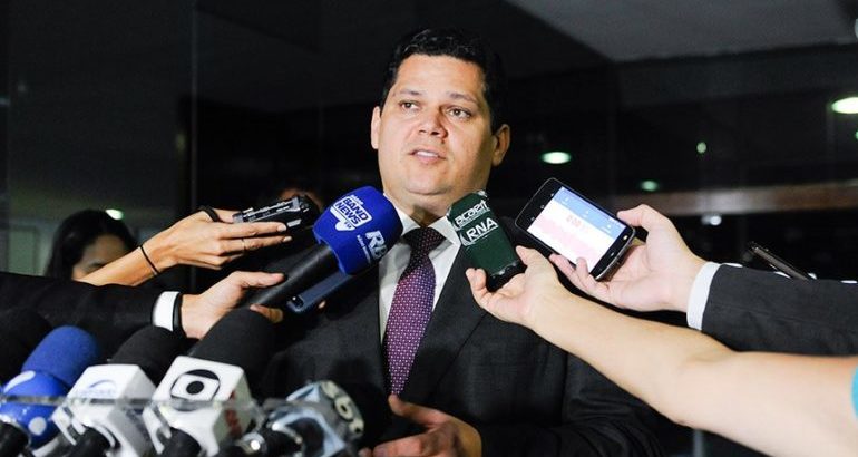 alcolumbre, cpis, pec, reeleicao
