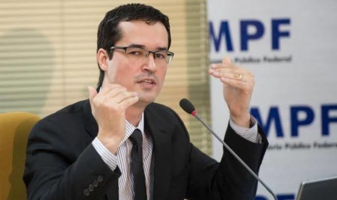 suspeito, vaza, jato, confessa
