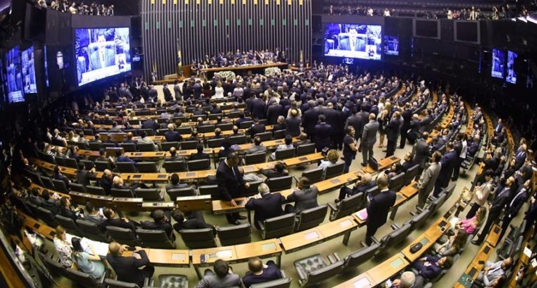 congressistas, vetos, beneficiar, partidos