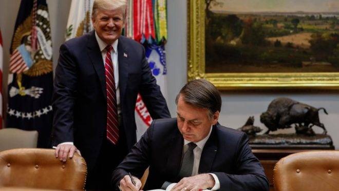 Trump barra a entrada nos EUA de pessoas que estiveram no Brasil