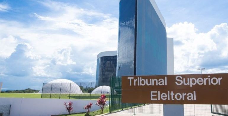 TSE arquiva denúncia de Haddad para cassar Bolsonaro-Mourão