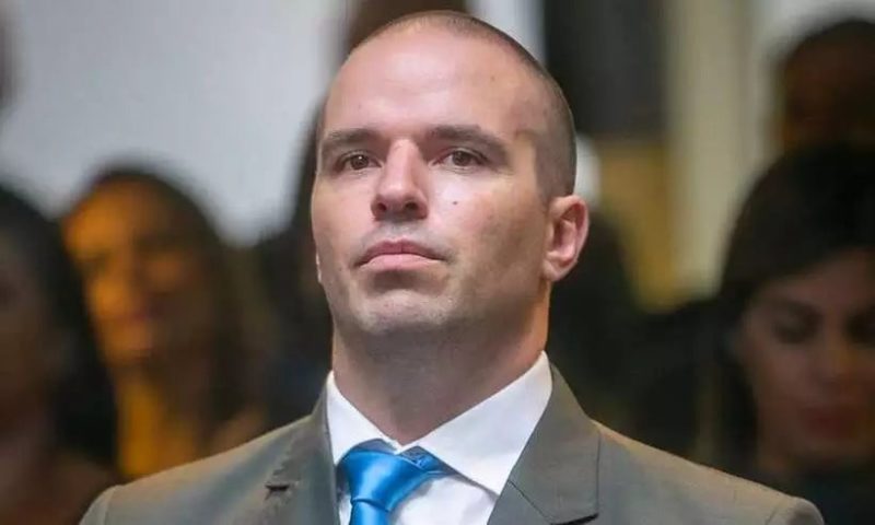 deputado, reage, feministas, assedio