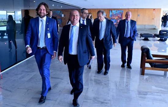 Presidente exonera novamente assessor