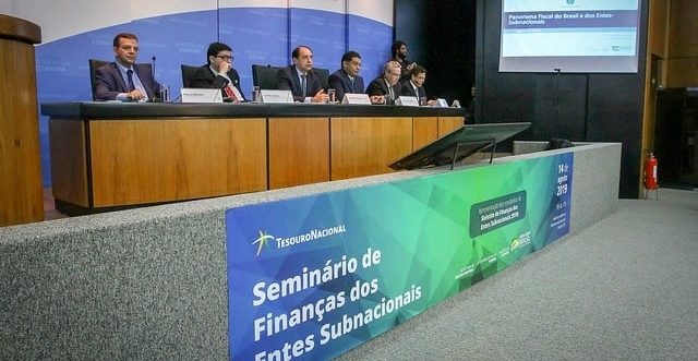 tesouro, paga, dívidas, estaduais