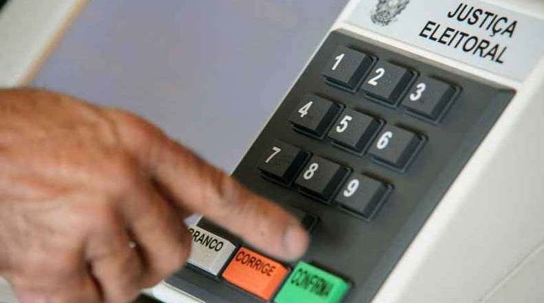 Sistema das urnas não teve testes prévios e causou lentidão na apuração