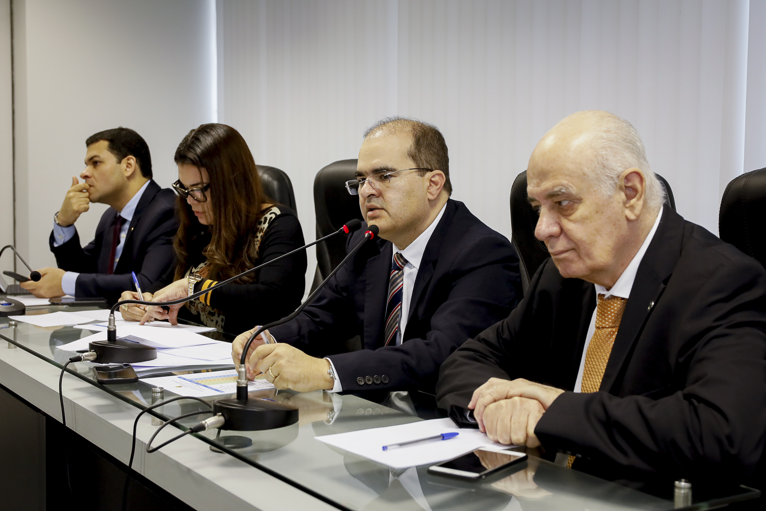 Comissão da ALE-AM avalia metas do governo para 2020