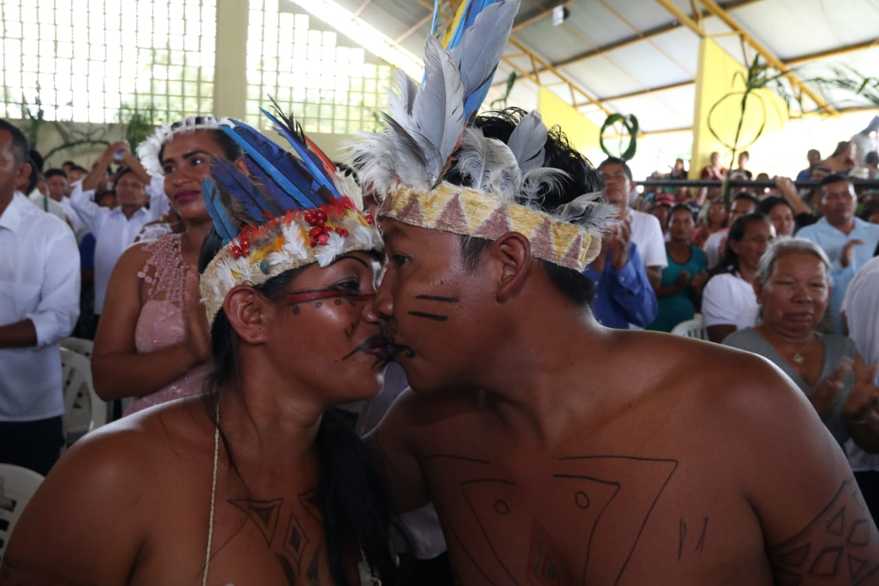 Ticuna de 100 anos casa em evento coletivo no Amazonas