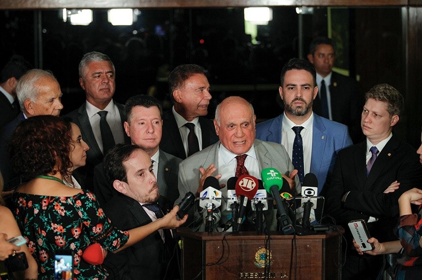 Senadores correm por assinaturas para prisão em segunda instância