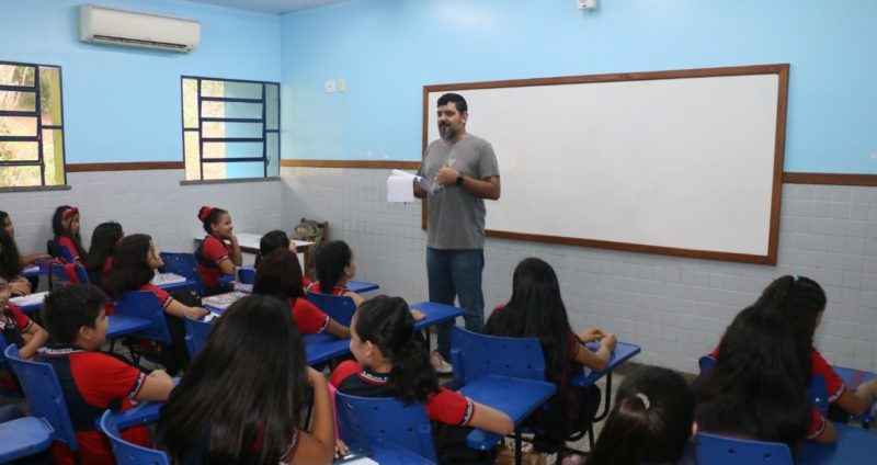 Governo 302 professores interior Amazonas