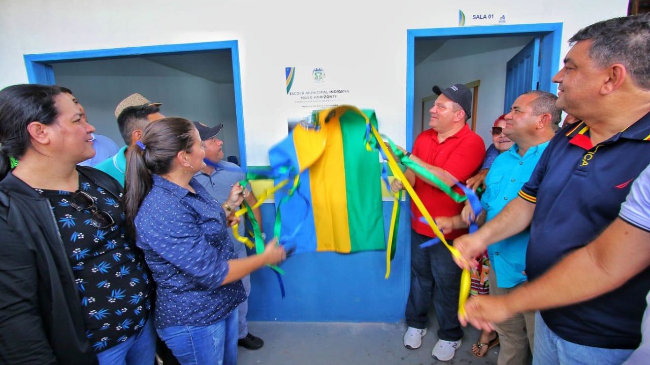 Prefeito de Autazes inaugura escola