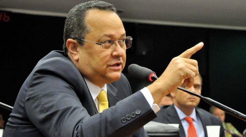 Bancada evangélica e Centrão querem derrubar veto da dívida das igrejas