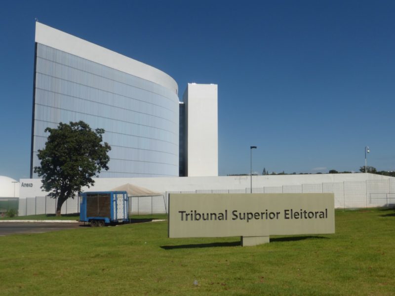TSE cogita transferir eleições para dezembro, diz revista
