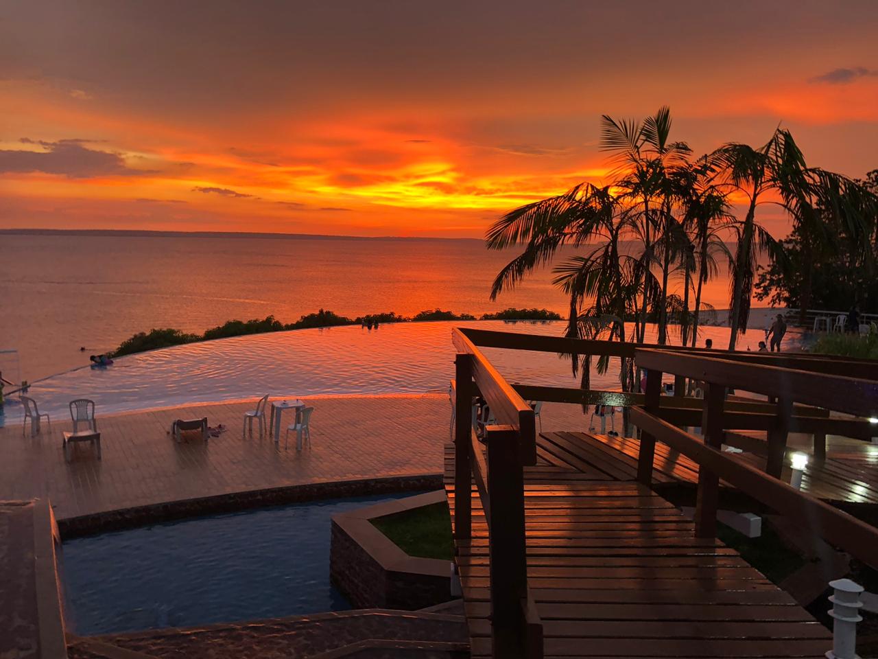 Tropical Executive por do sol