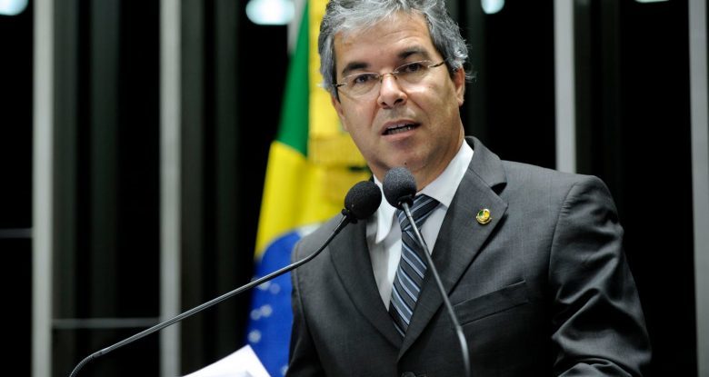ex-senador, corona, petistas