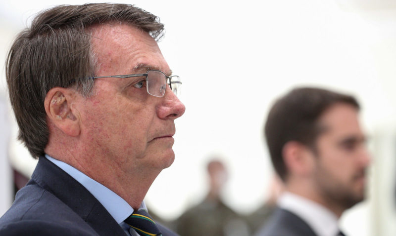 Bolsonaro quer recuperar contas de aliados que Facebook excluiu